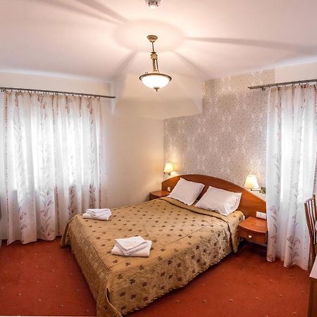 Hotel Karczowka Kielce Extérieur photo