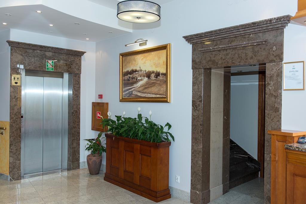 Hotel Karczowka Kielce Extérieur photo