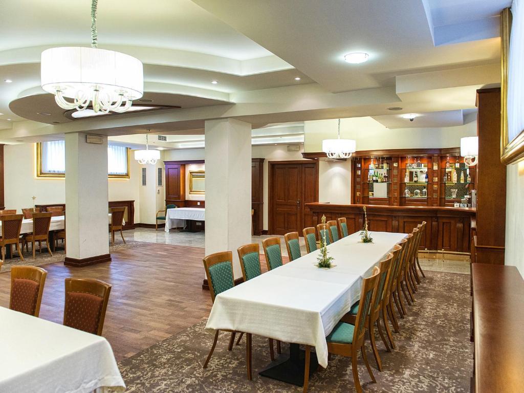 Hotel Karczowka Kielce Extérieur photo