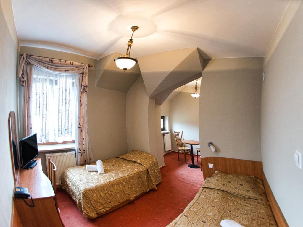 Hotel Karczowka Kielce Extérieur photo