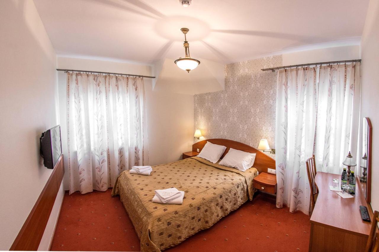 Hotel Karczowka Kielce Extérieur photo