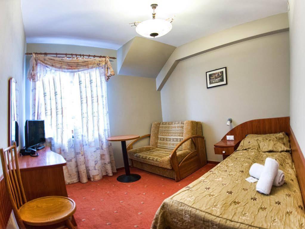 Hotel Karczowka Kielce Extérieur photo